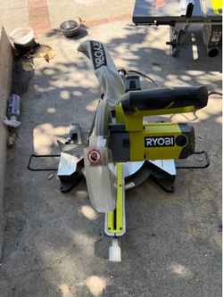 Compound miter saw Ryobi