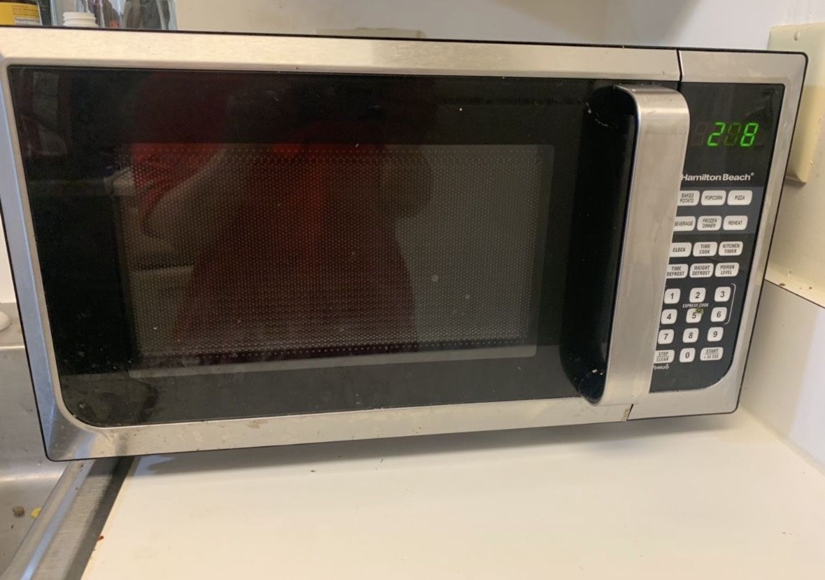 Hamilton Beach High Powered Microwave - Like New
