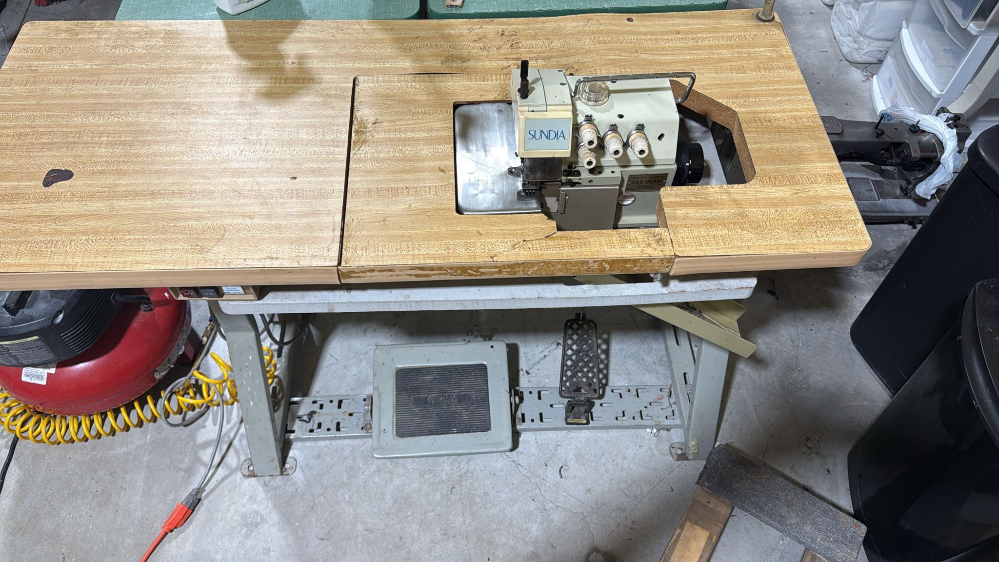 Serge Industrial Sewing Machine 
