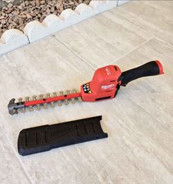 Milwaukee 12V FUEL Hedge Trimmer