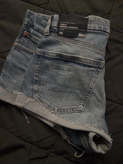 American Eagle women’s shorts size 10- 30w