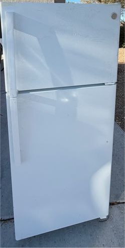 White refrigerator GE