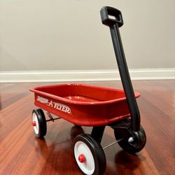 Radio Flyer Mini Pull Wagon