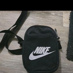 Nike Heritage Small Crossbody Bag