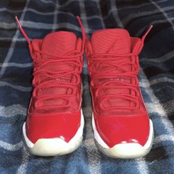 Used Jordan 11 Retro "Win Like '96" - Size 4Y