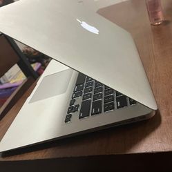 Apple  MacBook Air