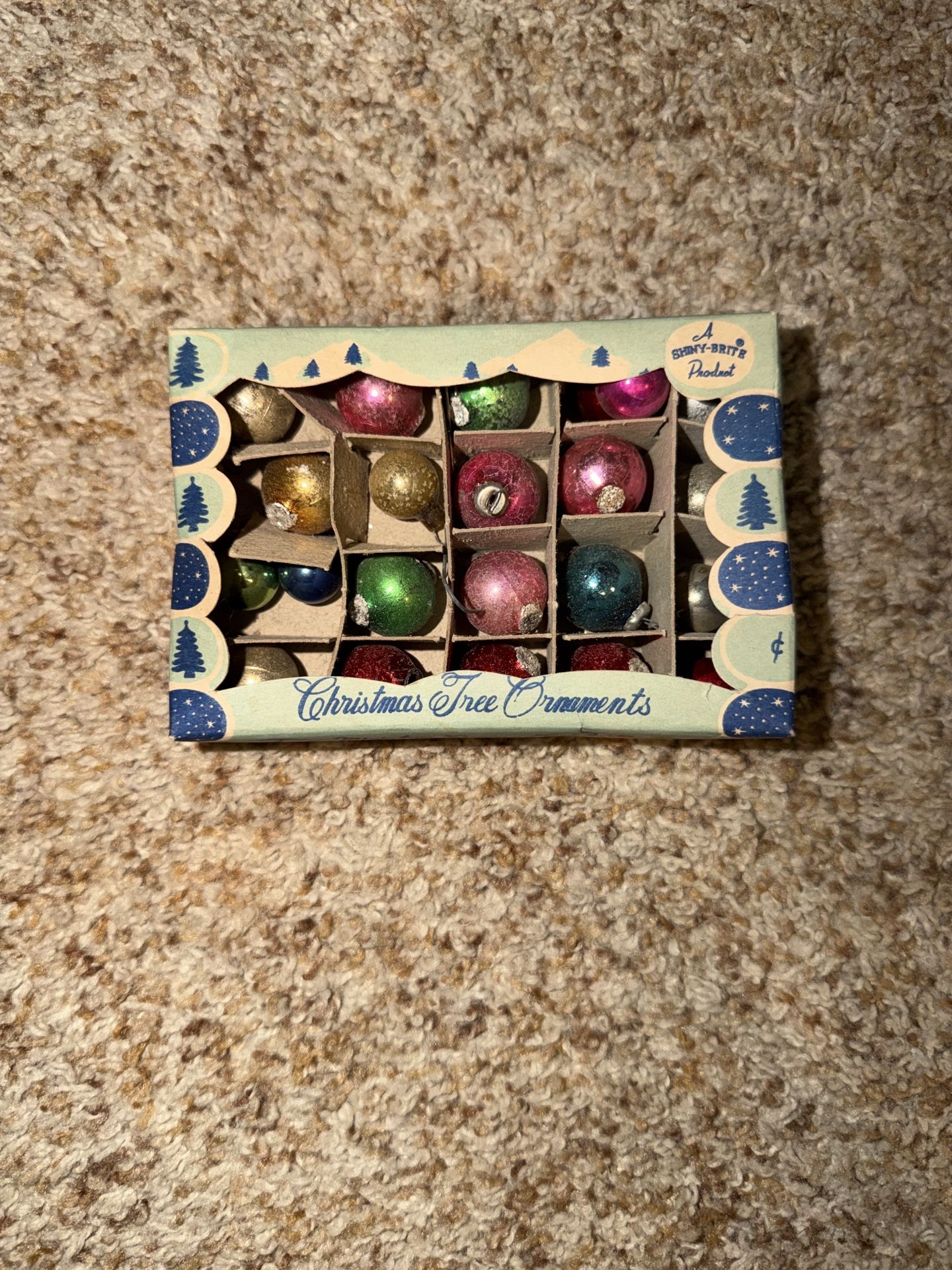 Vintage Shiny Brite 23 Glass Feather Tree Ornaments 1950s Original Box. 2 of them don’t have tops