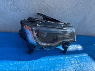 2019-2022 Jeep Grand Cherokee HID Right Side Headlight OEM