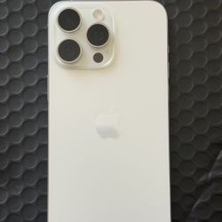 iPhone 15 PRO MAX  256GB White Titanium UNLOCKED