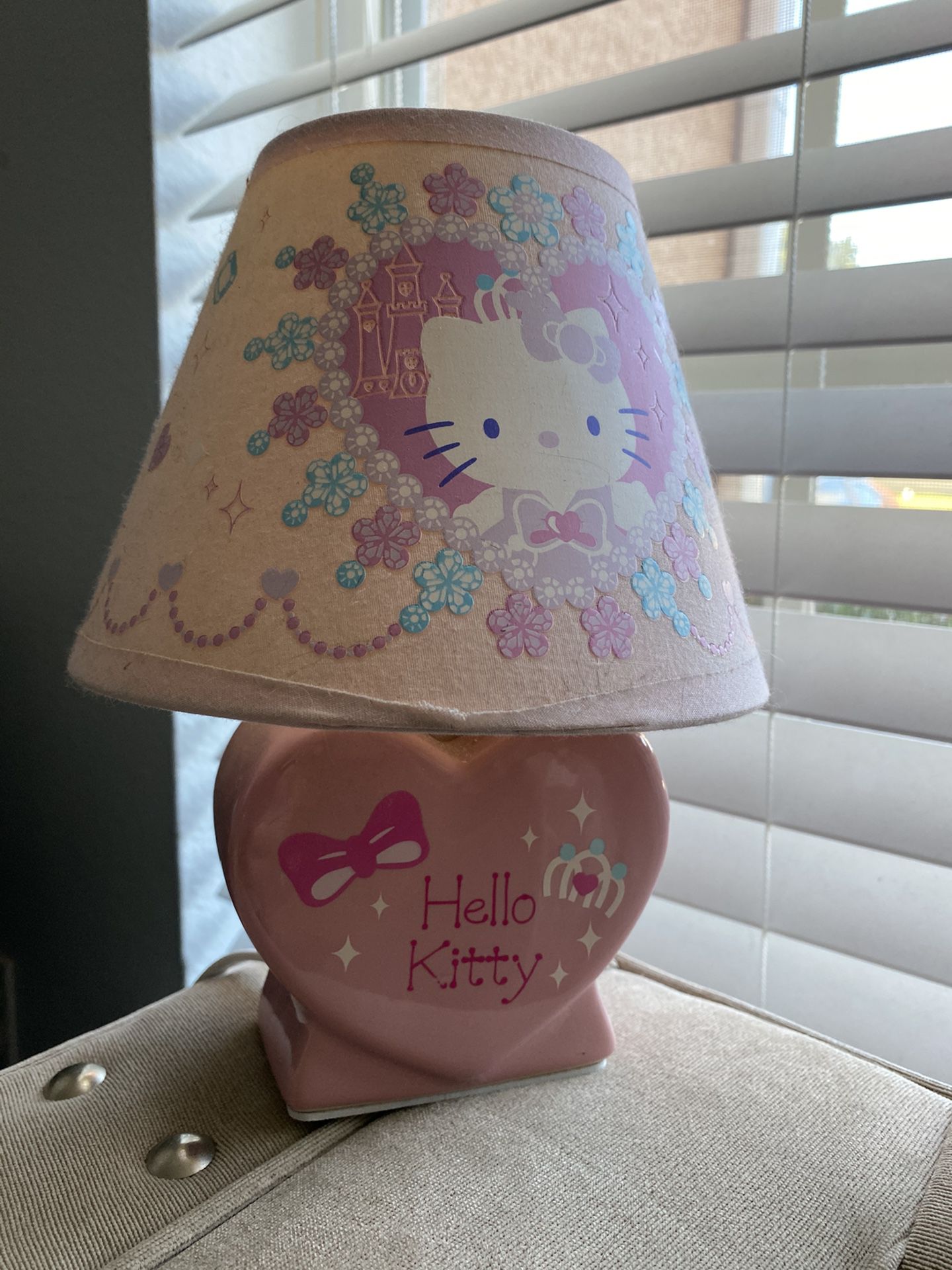 Pink hello kitty lamp