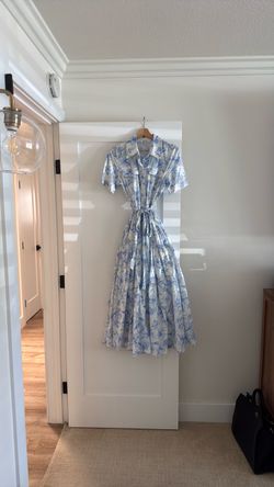 Zoe and Claire Midi dress - Size Medium