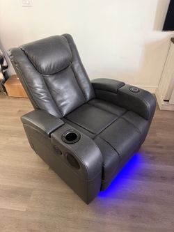 Electric Recliner - Bluetooth w/ Speakers & Wireless Charging
