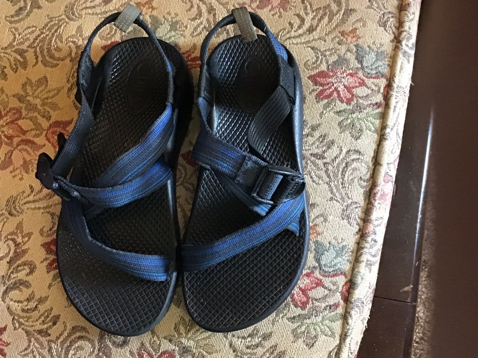 Kids size 4 chacos
