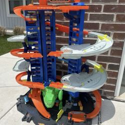 Hot wheels Ultimate T-Rex Garage
