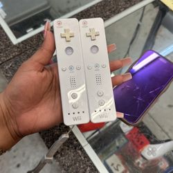 Wii Controllers 
