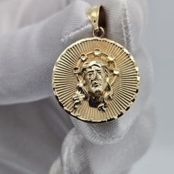 10k Pendant Cristo 