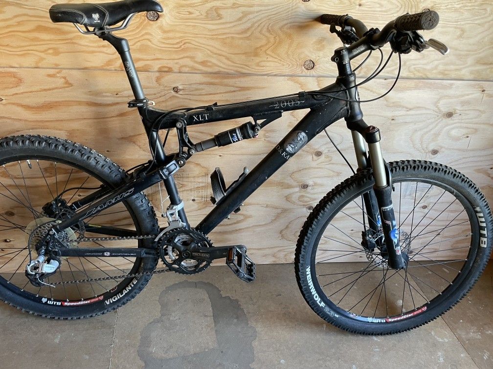 2005 Jamis Dakar XLT frame Size 19