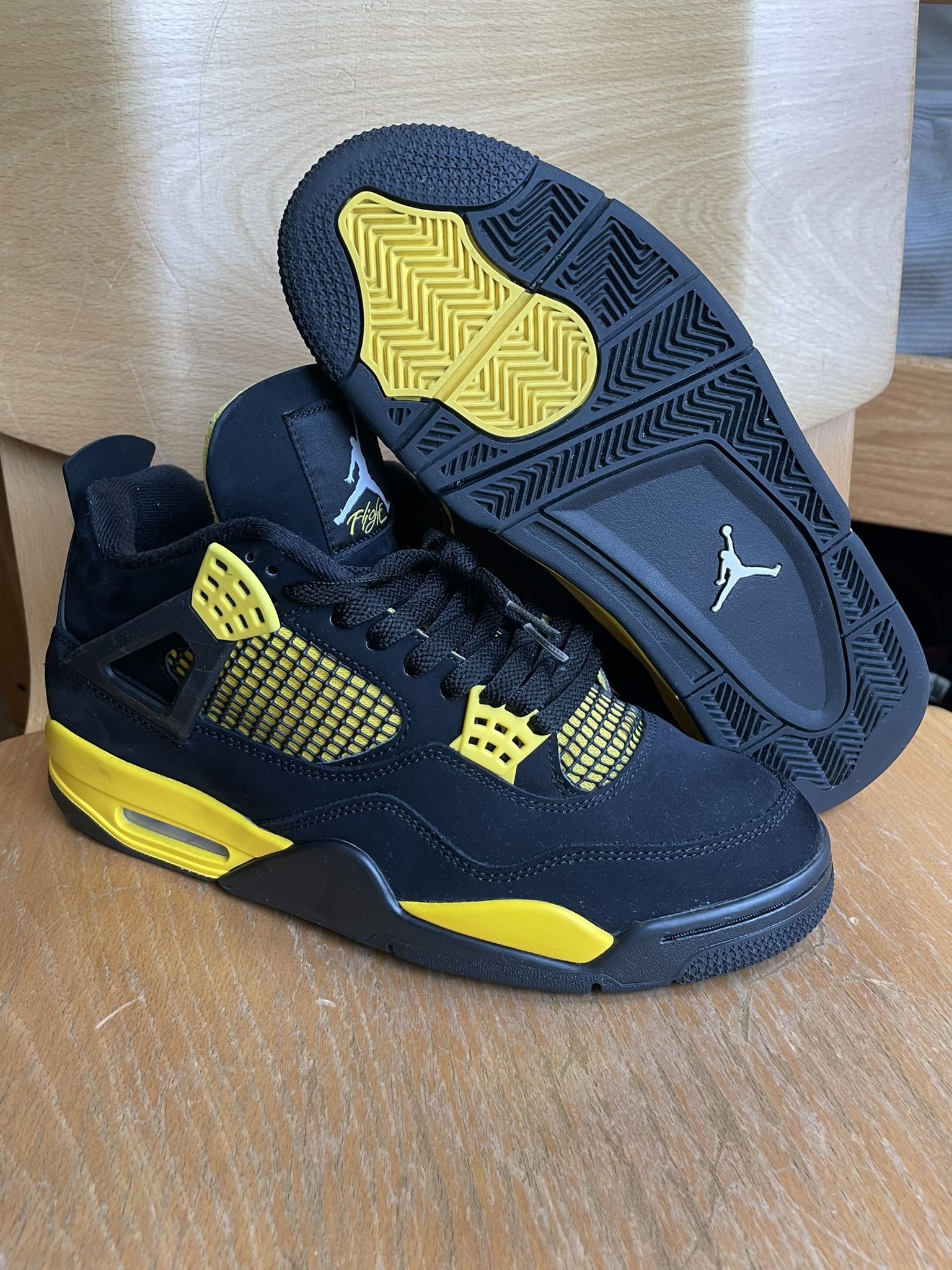 Jordan 4 Retro Thunder