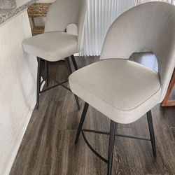 2 Swivel Counter Stools
