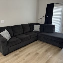 Pullout Couch / 2pc Sleeper Sectional 