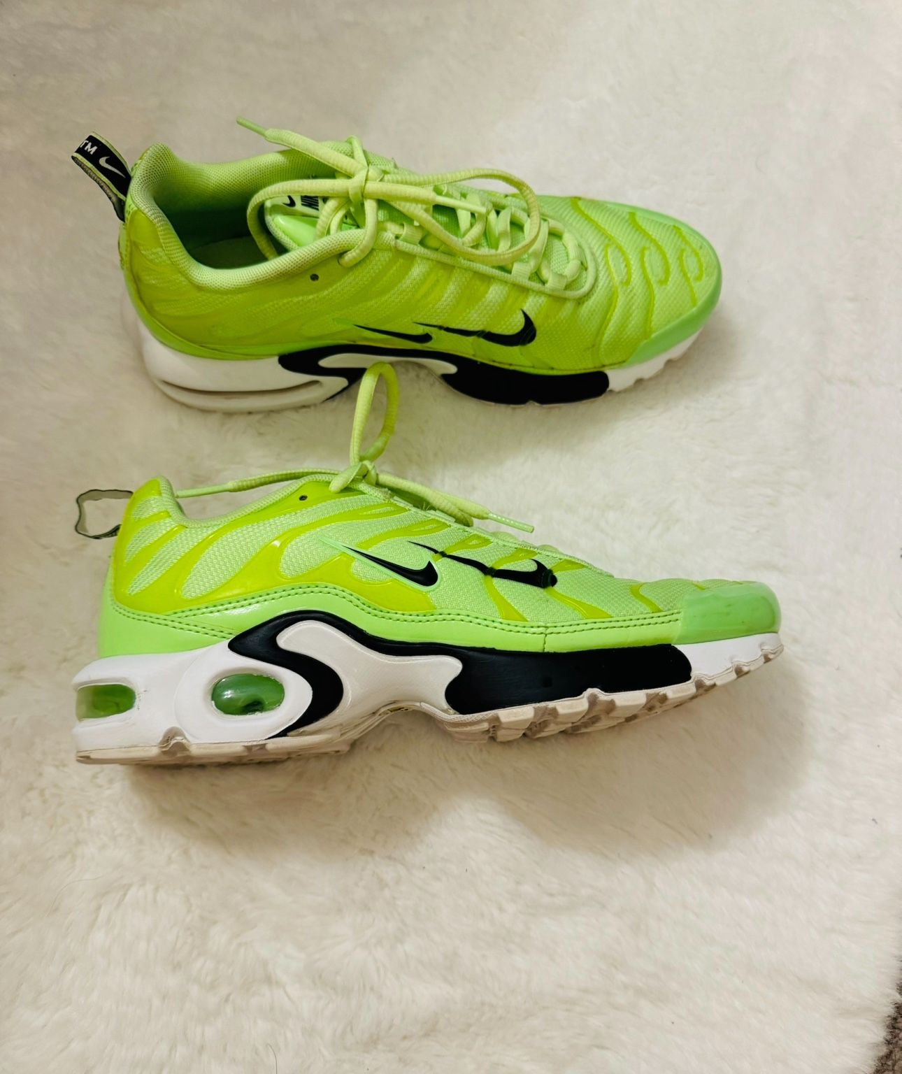 NIKE AIR MAX PLUS SE GS Double Swoosh Lime Blast Green Running Shoes Size 7Y