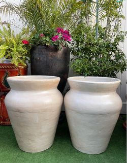 Clay pots 🌺 24” tall 17” wide