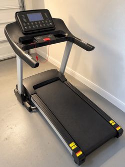 Electric Treadmill – 15-Level Incline – Digital Display