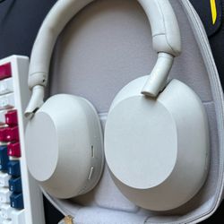 Sony wh1000xm5 noise canceling headphones