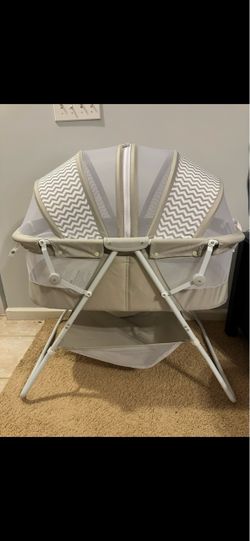 Foldable Baby Bassinet with Canopy