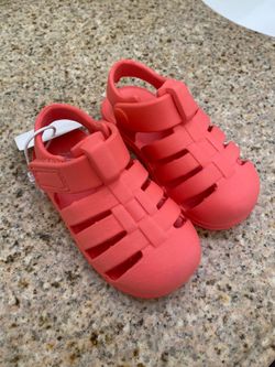 Girls’ sandals- New