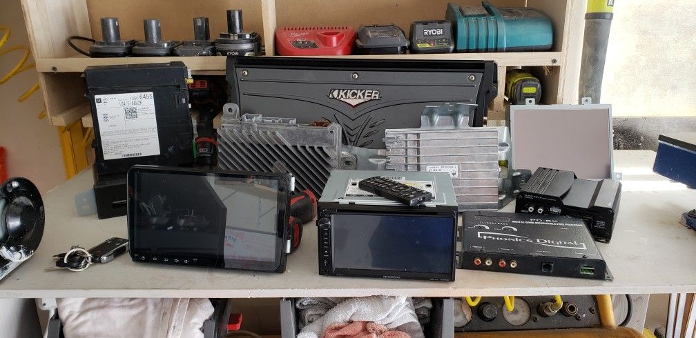 Stereo Equipment for Sale!!!!! Amps, Factory GM CD Player, Chrysler Monitor, And More1🎶🎶🎶 Kicker Amp Is Already Sold