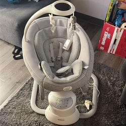 Graco Soothe my way swing  and Graco DuoGlider swing