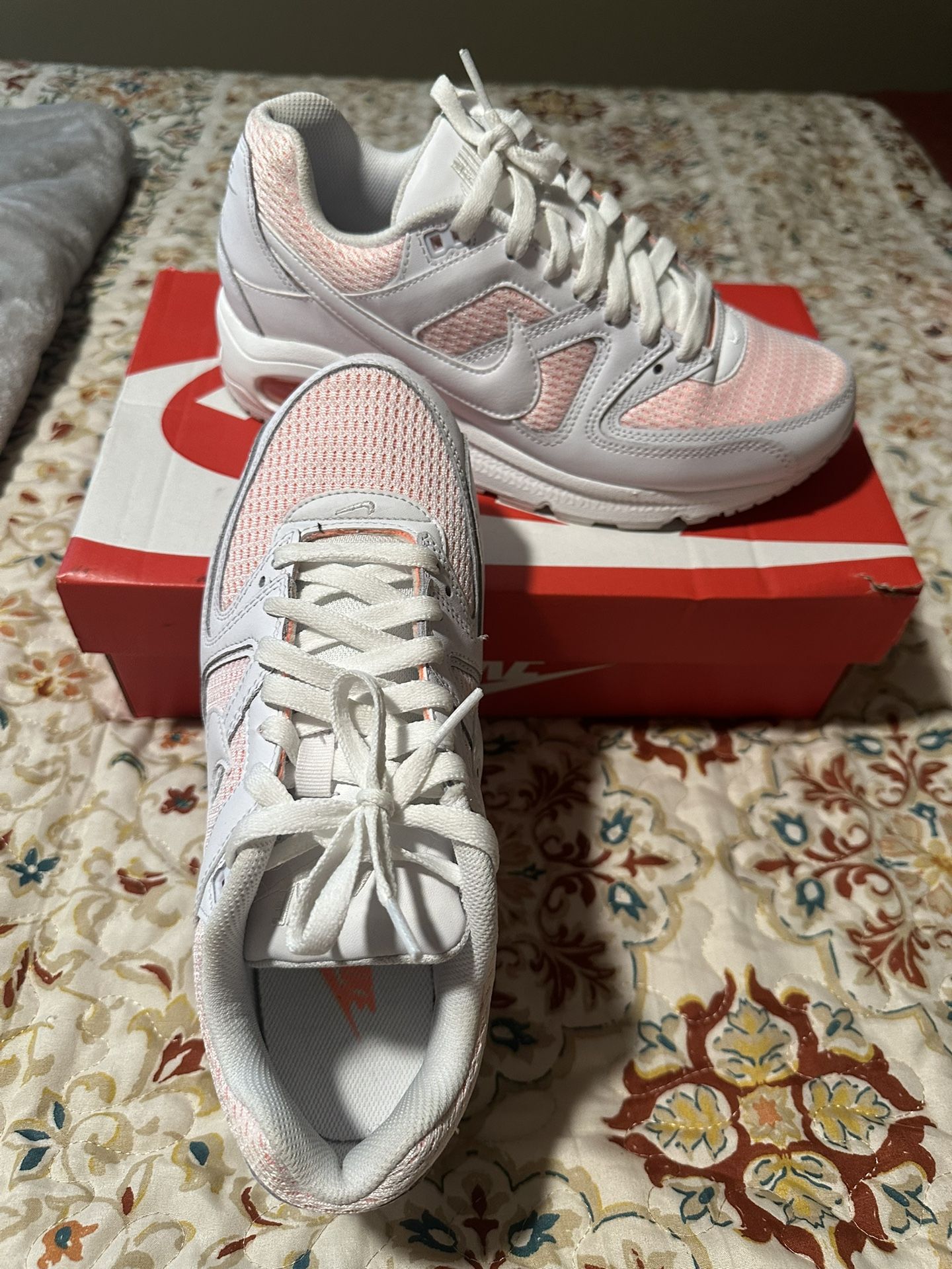 WMNS AIR MAX COMMAND