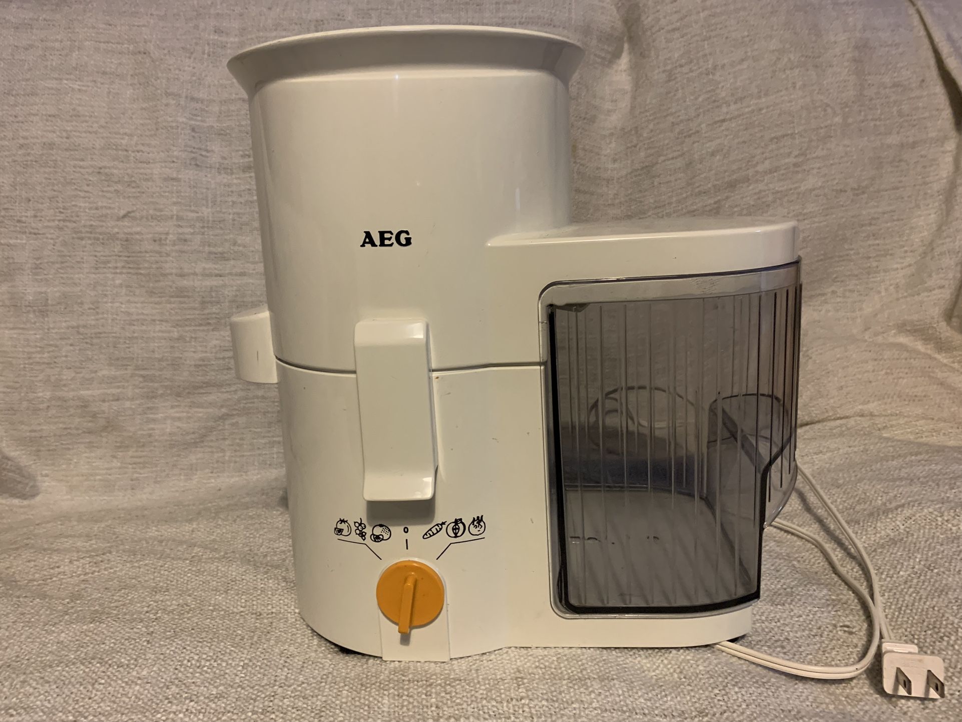vintage AEG Phoenix juice extractor complete.