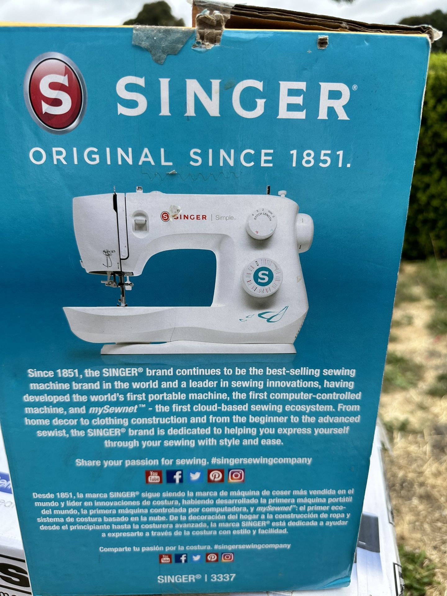 Singer Sewing Machine 