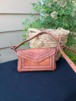 Disponible bolsa crossbody de Piel ! Muy linda $27