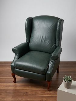 Leather Wingback Armchair – Classic Style, Solid Wood Legs