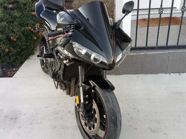 2005 YAMAHA R1 RAVEN ALL BLACK. 25K MILES. CLEAN TITLE BUT DOES NOT RUN AND ITS A PROJECT