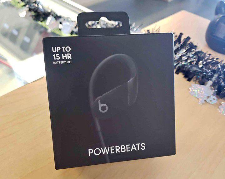 Beats Powerbeats 4 Wireless High Performance Earphones / Headphone