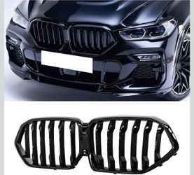 2021 BMW X6 M50 Grill gloss black with camera hole