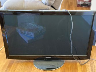 Panasonic 42” Smart TV. 3D, THX, and NO REMOTE