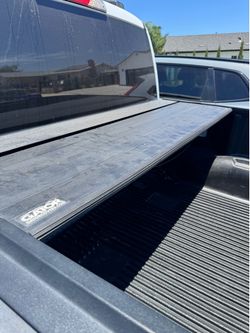 Truck bed cover