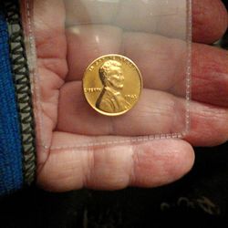 Rare And Vintage 1943 Golden Steel Wheat Penny, World War Two Era Coin. 81 Years Old And Still Looks Great!