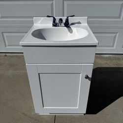 Bathroom Vanity With Ceramic Sink And Faucet