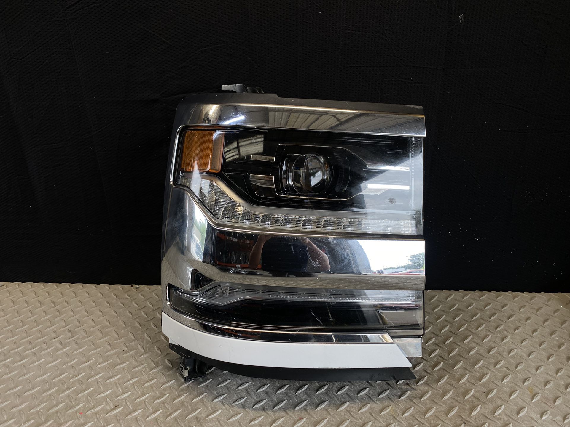 2016-2018 Chevy Silverado 1500 Headlight