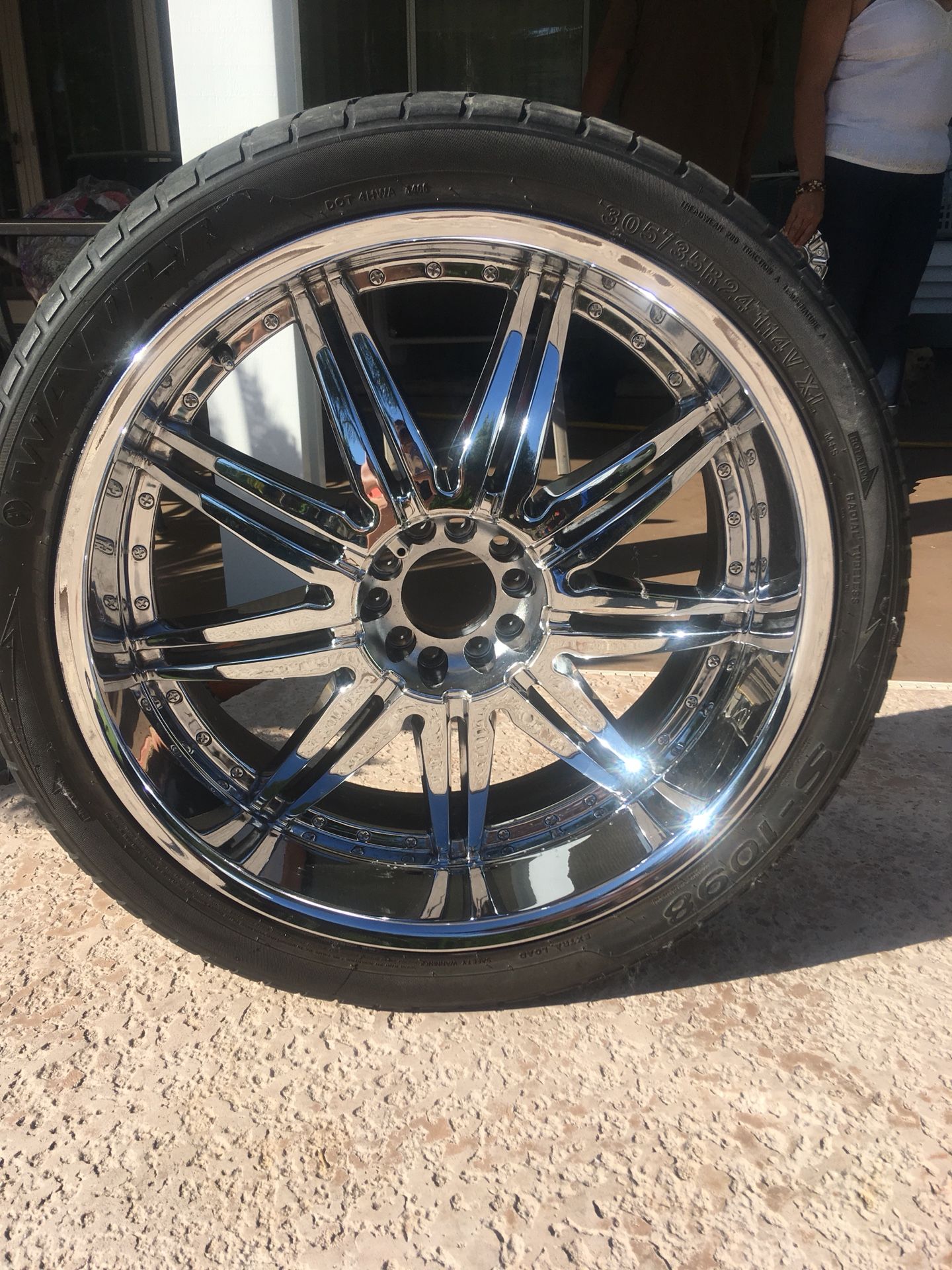 24” F5 Chrome Wheels w/tires