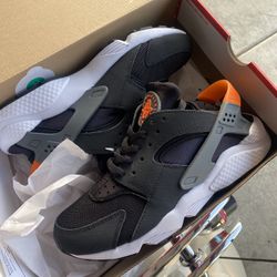 NIKE HURACHES
