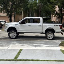Ford 150 Platiniun Súper Crew V8 5.0 Con Estribos Electricos , Asientos Ventilators / Calefaccion , Camara 360 Aire En Perfectas Condiciones