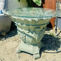 Outdoor/indoor Table