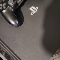 Ps4 Pro W/Controller 